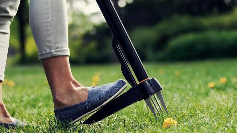 Fiskars 4‑Claw Stand‑Up Weeder